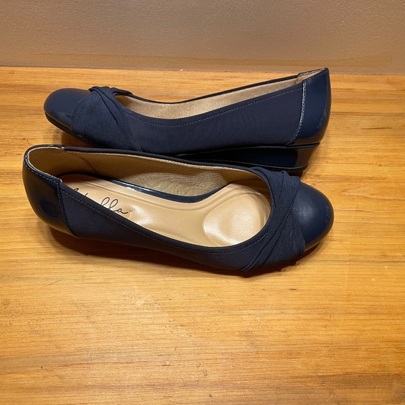 Navy Abella True Comfort Flats - Size 8 - Picture 4 of 9